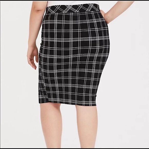 NWT Torrid Pencil Skirt - Picture 3 of 10